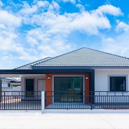 Large & Quiet 3Bd Home With Security & Pool Ubon Ratchathani Ngoại thất bức ảnh