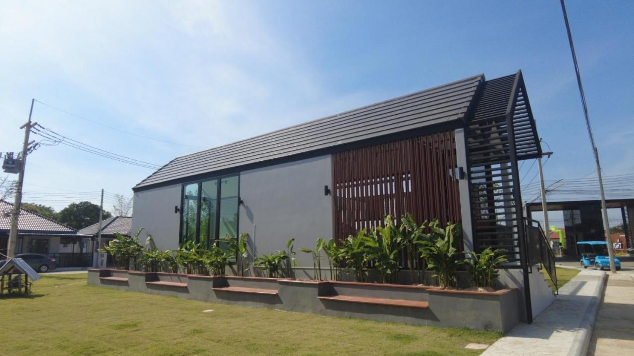 Large & Quiet 3Bd Home With Security & Pool Ubon Ratchathani Ngoại thất bức ảnh
